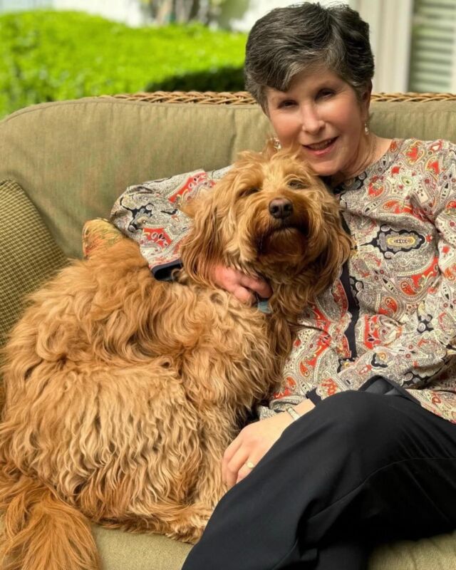 Two of our favorites from the West Coast - Ms. Adrienne with her stunning Stella…two beauties! You guys look great! Btw, Stella is a Bonnie puppy. We have a litter of Bonnie’s red Goldendoodles now so message us. #lostcreekgoldendoodles #westcoast #losangeles #lostcreekbonnie #cityofangels #goldendoodle #goldendoodlelife #f1goldendoodle