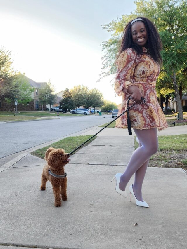 This is Peaches, the mini-Goldendoodle, and her momma living down in Austin! Stunning! #austindoodles #lostcreekminigoldendoodles #minigoldendoodle #lifeisbetterwithadoodle #atx